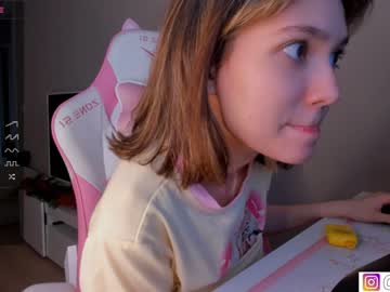girl bzzzme capture image #6752755