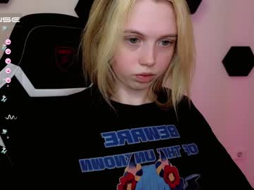 girl small_blondee capture image #4351931