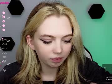 girl small_blondee capture image #4143904