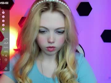girl small_blondee capture image #3949587