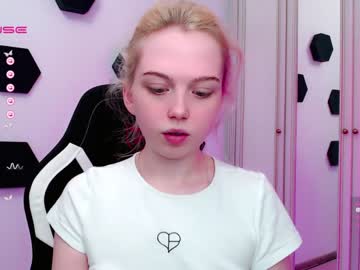 girl small_blondee capture image #4208640