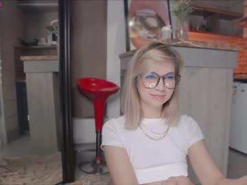 girl call__me_mommy capture image #4915450