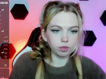 girl small_blondee capture image #3935529