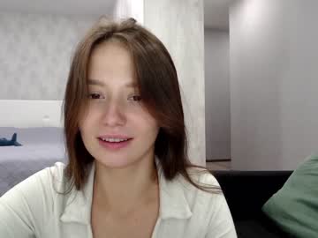 girl _hey_siri_ capture image #2506575