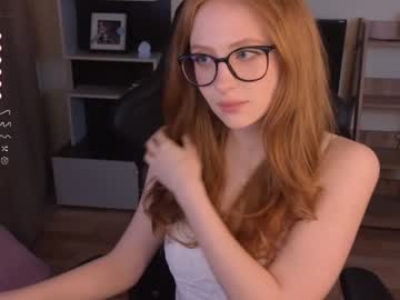 girl plastic_beach capture image #6710045