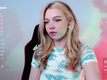 girl small_blondee capture image #4229144