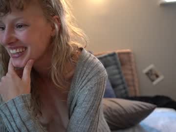 girl sistinehashands capture image #2162102