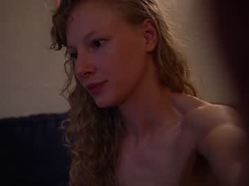 girl sistinehashands capture image #2358301