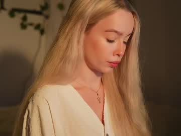 girl mother__of__dragons capture image #6918572