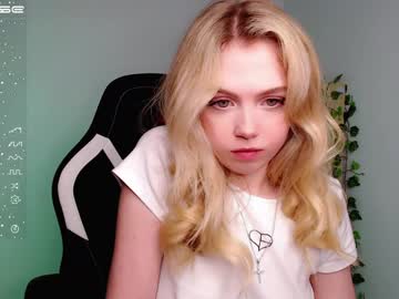 girl small_blondee capture image #3831713