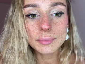 girl artease capture image #5959114