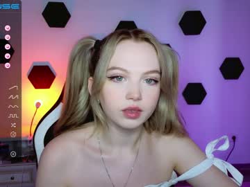 girl small_blondee capture image #4615621
