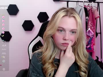 girl small_blondee capture image #4302694