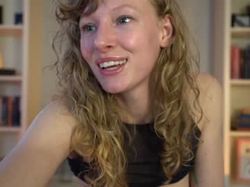 girl sistinehashands capture image #1666457