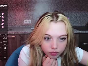 girl small_blondee capture image #4240115