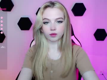 girl small_blondee capture image #4257943