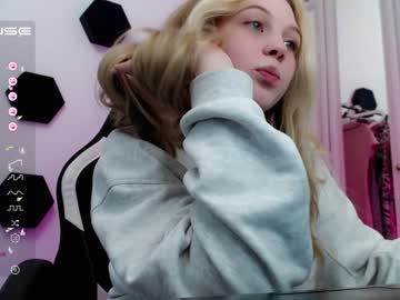 girl small_blondee capture image #4272921