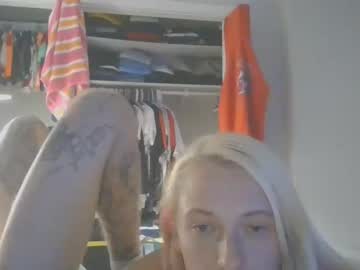 couple lit_livi capture image #2654386