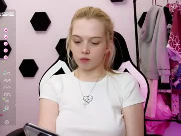 girl small_blondee capture image #4309299