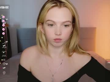 girl small_blondee capture image #4458886