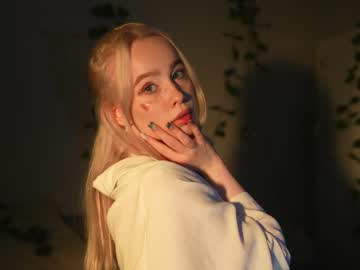 girl mother__of__dragons capture image #5572235