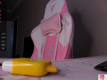 girl bzzzme capture image #6746099