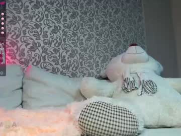 girl 4_peach capture image #186104