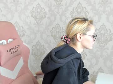 girl blondyliluu capture image #6989986