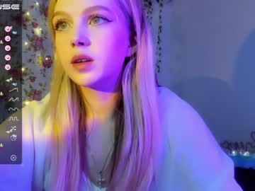 girl small_blondee capture image #3926438
