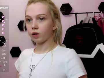 girl small_blondee capture image #4309408
