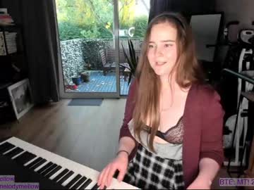 girl in_tune capture image #2821309