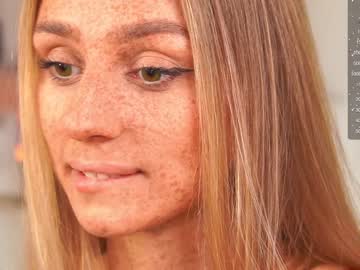 girl artease capture image #5700659
