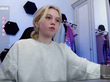 girl small_blondee capture image #4274030