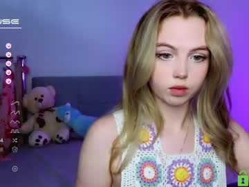 girl small_blondee capture image #4665889