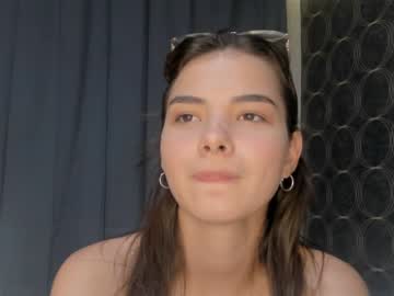 girl laurawhitea capture image #5321141