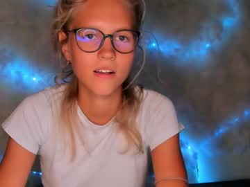 girl carolayers capture image #2404368