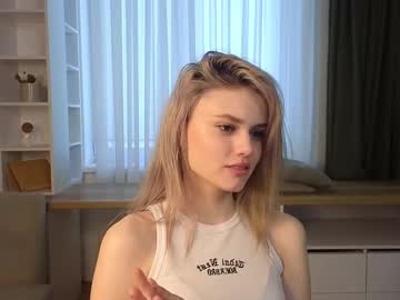 girl catecrago capture image #7011573