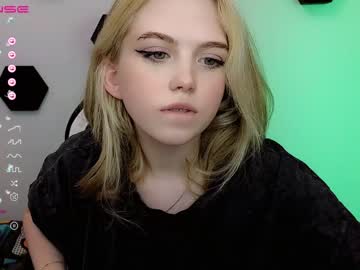 girl small_blondee capture image #4143779