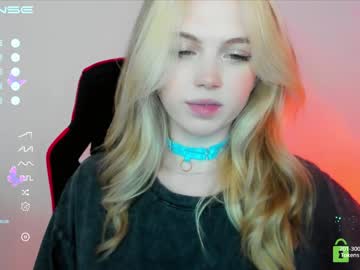 girl small_blondee capture image #4130065