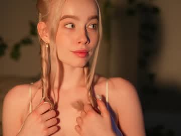 girl mother__of__dragons capture image #5587079