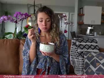 girl bloomyogi capture image #1135389