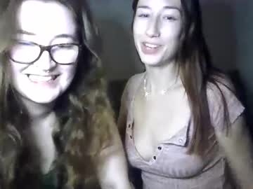 couple 2gorls1link capture image #6993859