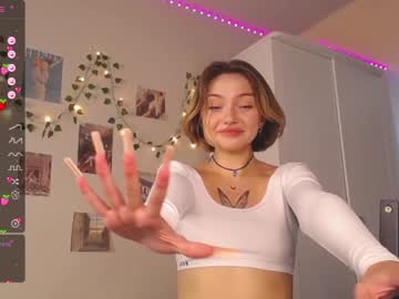 girl adelewilson__ capture image #5130195