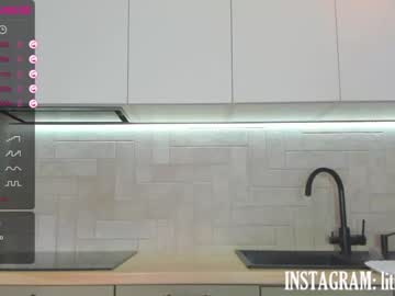 girl litlle_flowers capture image #3836929