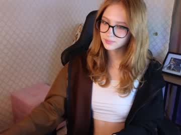 girl plastic_beach capture image #5655466